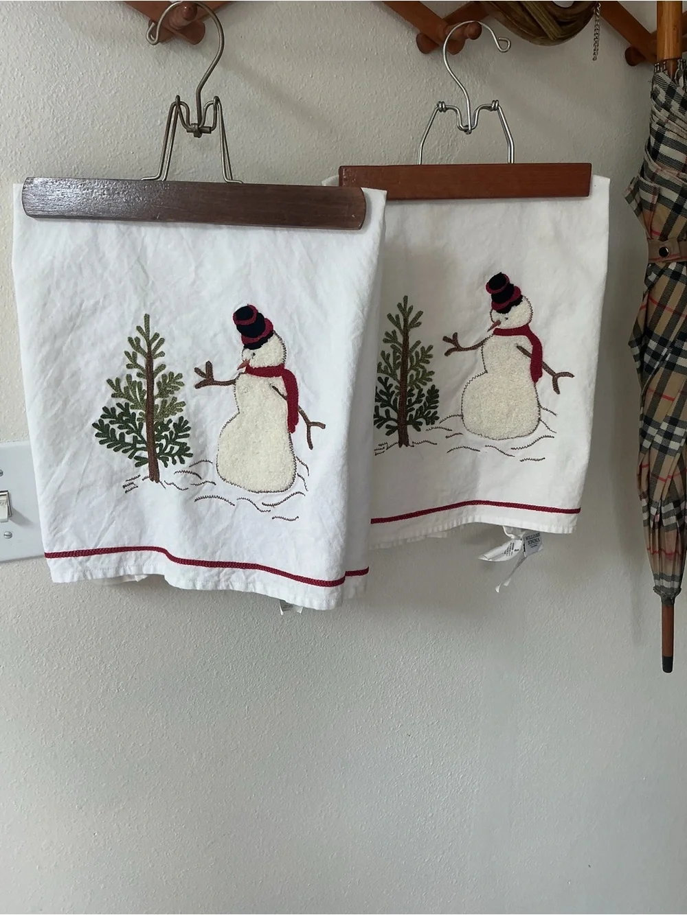 Williams Sonoma Snowman Embroidered Kitchen Towels, Set of 2 OB